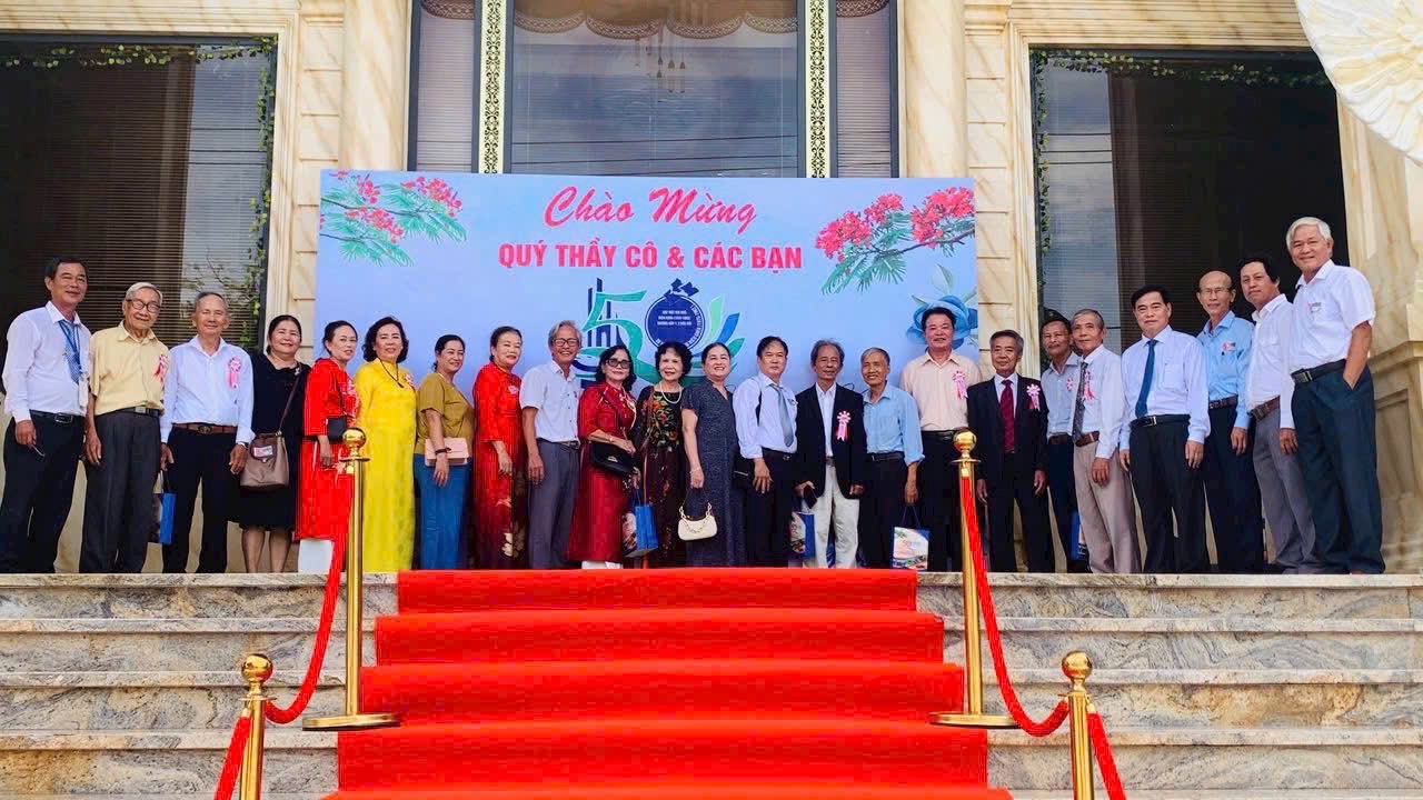 Gặp mặt Khoá 78 82 HS Hoà Hải